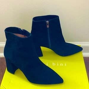 NWOT Black faux suede booties. Woman’s 10. Antonio Melani